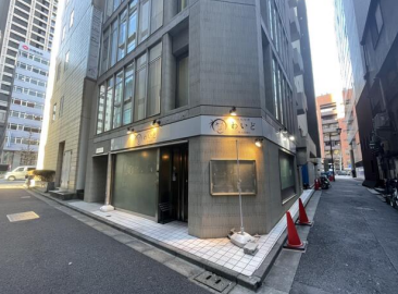 東京メトロ銀座線【⽇本橋】徒歩1分！１階★⾓地路⾯店 カウンター有の鉄板焼き居抜き物！（⽇本橋ＴＳビル）