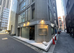 東京メトロ銀座線【⽇本橋】徒歩1分！１階★⾓地路⾯店 カウンター有の鉄板焼き居抜き物！（⽇本橋ＴＳビル）