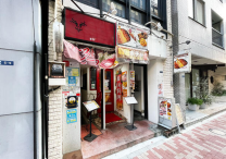 ★成約済★都営新宿線【⾺喰横⼭】徒歩1分！駅出⼝・交差点⾄近の路⾯！ 新規開業・個⼈営業向き⼩箱店舗★（増⽥屋ビル１Ｆ）