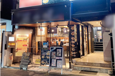 東京メトロ銀座線【外苑前】徒歩4分！青山通り沿い1階路面の好立地。重飲食可。排気ダクト・グリスト完備。 （青山コシビル）