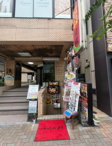 JR総武・中央緩⾏線【市ケ⾕】徒歩3分！飲⾷店も多数集まる⼈気エリア 飲⾷居抜ですぐに出店可能（グローリア初穂平野ビル）