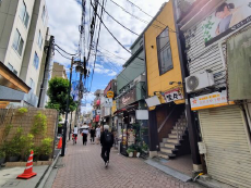 JR中央本線【⾼円寺】徒歩3分！広々造作付きの居抜き物件♪（中⻄店舗）