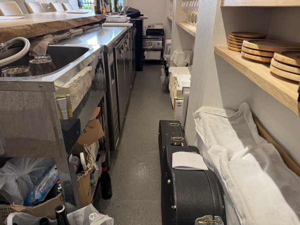 JR中央線 【立川】 徒歩1分!一枚板のカウンター・重厚な店内★(すいれんビル)